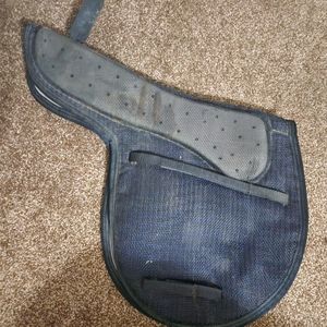 Shock absorber air flow English saddle pad